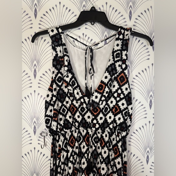 LOFT Black and White Aztec print knit dress size medium - Picture 4 of 6
